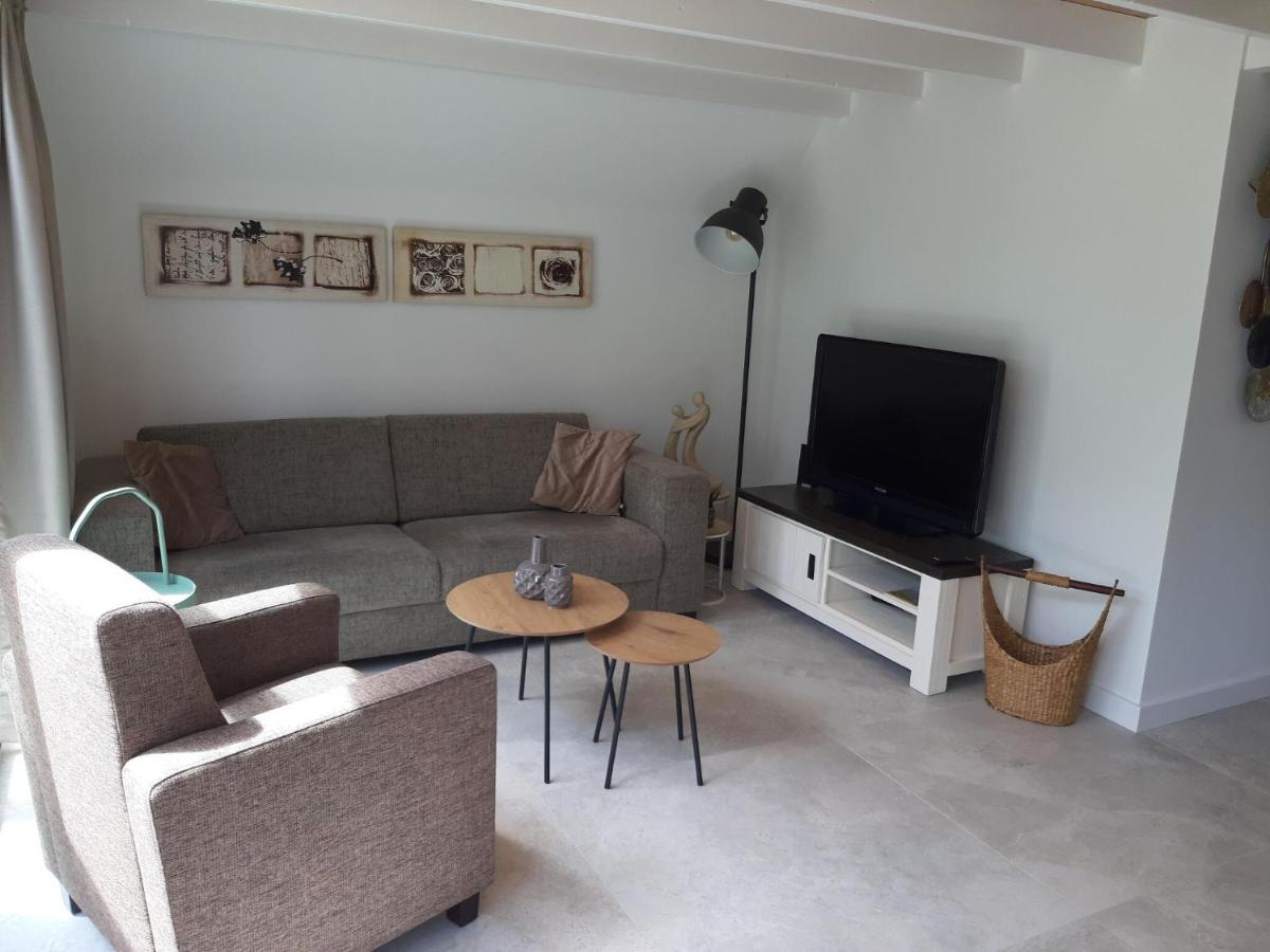 Stylish Holiday Home By The Sea Tuitjenhorn Exteriör bild