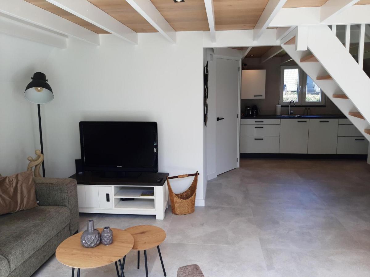 Stylish Holiday Home By The Sea Tuitjenhorn Exteriör bild