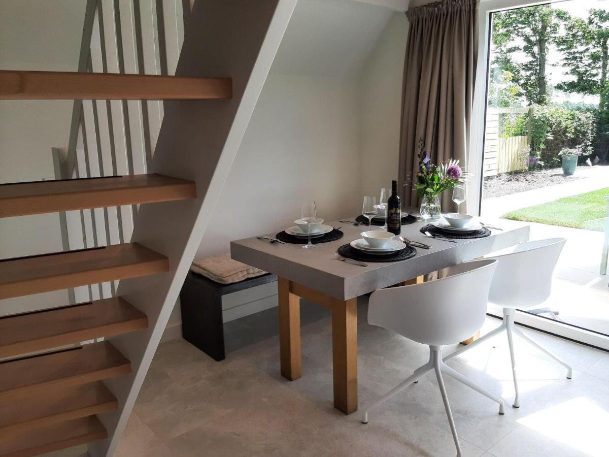 Stylish Holiday Home By The Sea Tuitjenhorn Exteriör bild