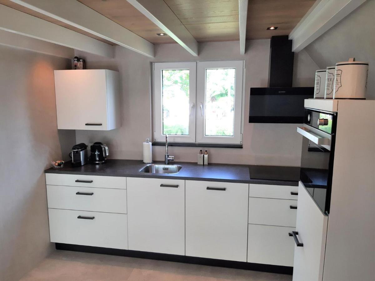 Stylish Holiday Home By The Sea Tuitjenhorn Exteriör bild