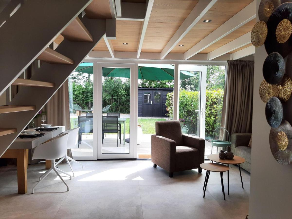 Stylish Holiday Home By The Sea Tuitjenhorn Exteriör bild