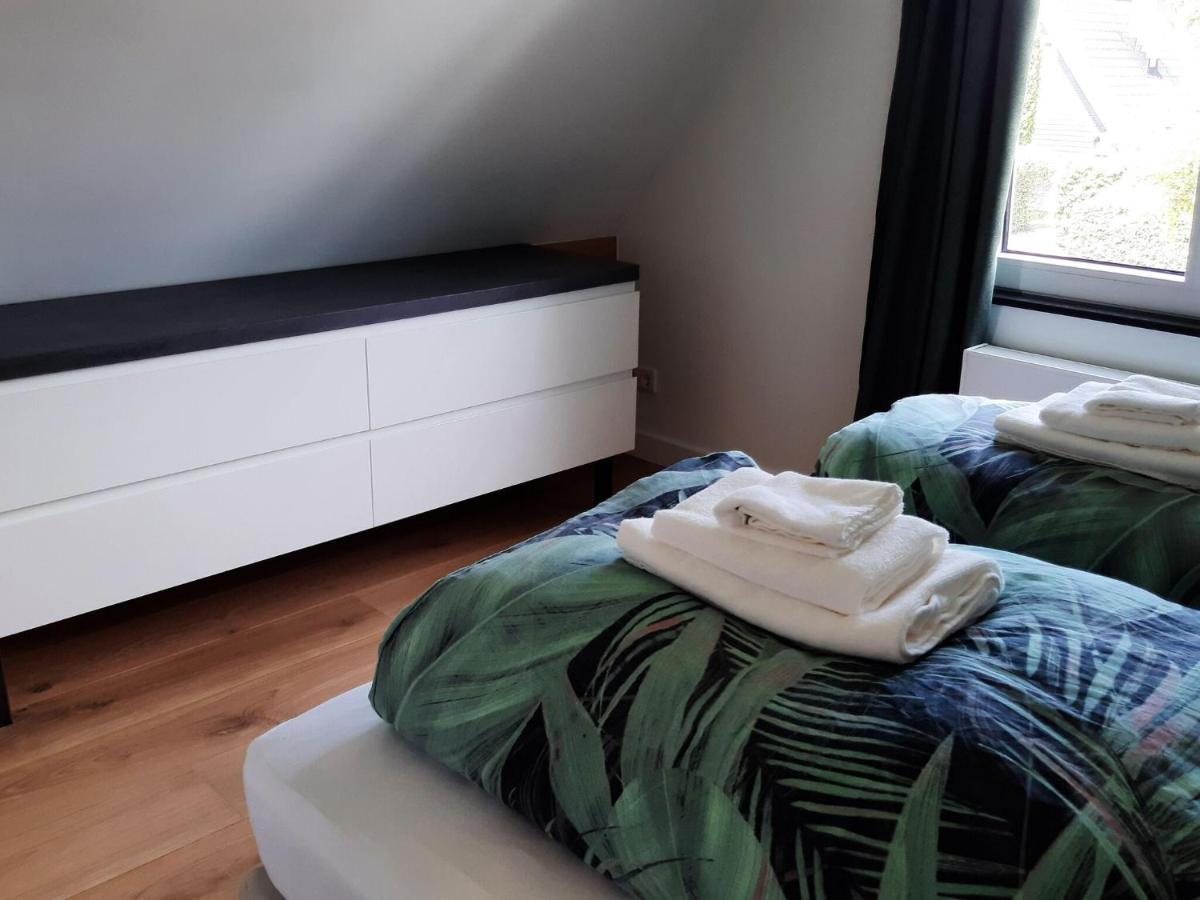 Stylish Holiday Home By The Sea Tuitjenhorn Exteriör bild